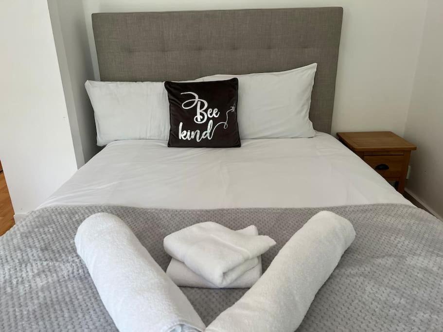 Appartamento Entire Flat In Euston-Kings Cross Londra Esterno foto